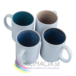 Biely hrnček s „glazúrovaným“ vnútrom